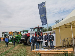 Hochschule präsentierte moderne Agrartechnologie bei den Pflügerweltmeisterschaften (c) BU