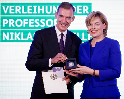 Carl-Albrecht Bartmer mit der Professor Niklas-Medaille in Gold ausgezeichnet (c) dlg