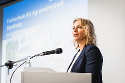 Ministerin Susanna Karawanskij bei der Schuljahreseröffnung 2021/2022 der Fachschule für Agrarwirtschaft des TLLLR