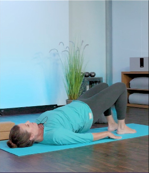 Yoga-bung: Schulterbrcke